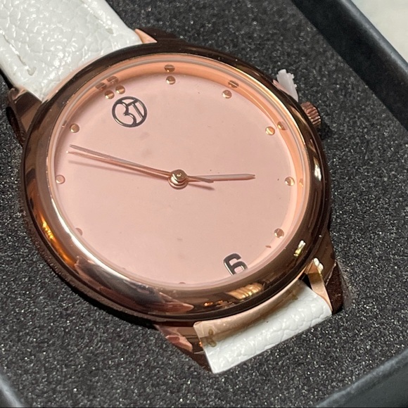 ⏱️Ladies Watch Rose Gold w/ White NEW in… - Picture 3 of 7
